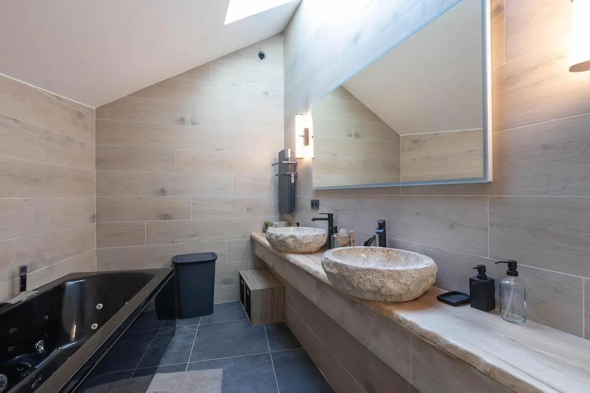 Cabana & Terrasse Du Bourget - Jacuzzi Chanaz 0*,  Frankrig